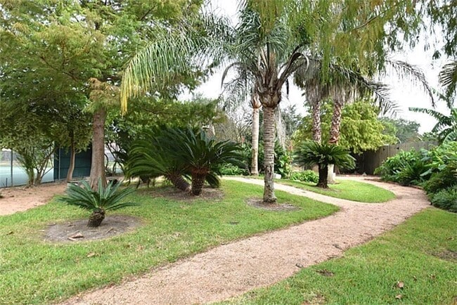 Building Photo - 9323 Westwood Village Dr