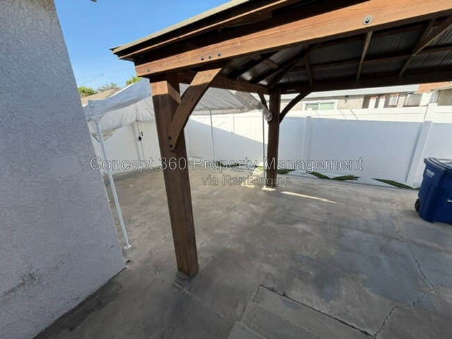 Building Photo - 5029 Fidler Ave