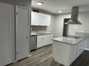 Building Photo - 5204 Hendrix Dr