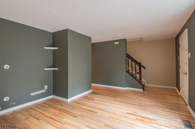 Building Photo - 20 Garden Ave