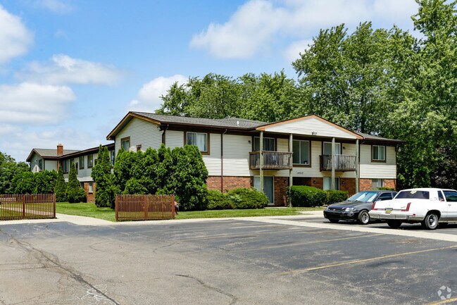 Building Photo - Town & Country Apartments