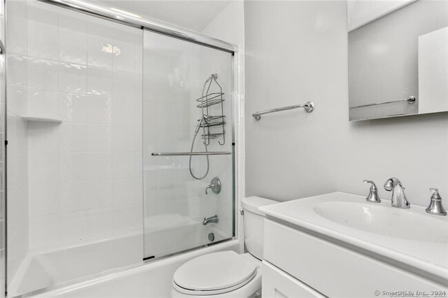 Building Photo - 202 Soundview Ave