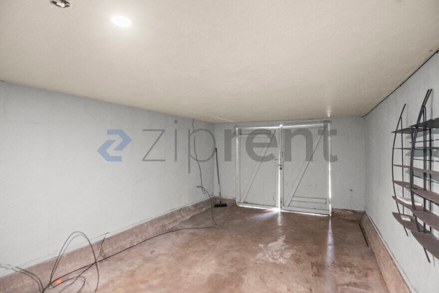 Building Photo - 5914 Mauritania Ave