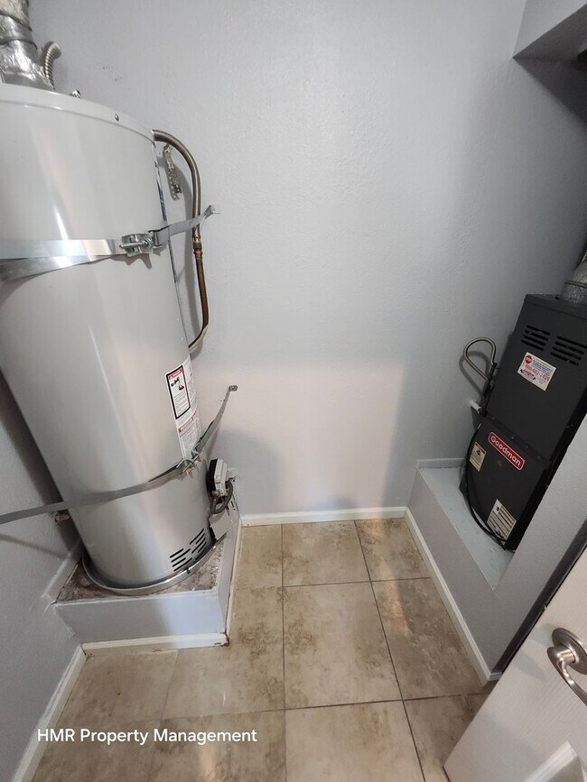 Building Photo - AVAILABLE NOW! Ontario Apt. in a gated community