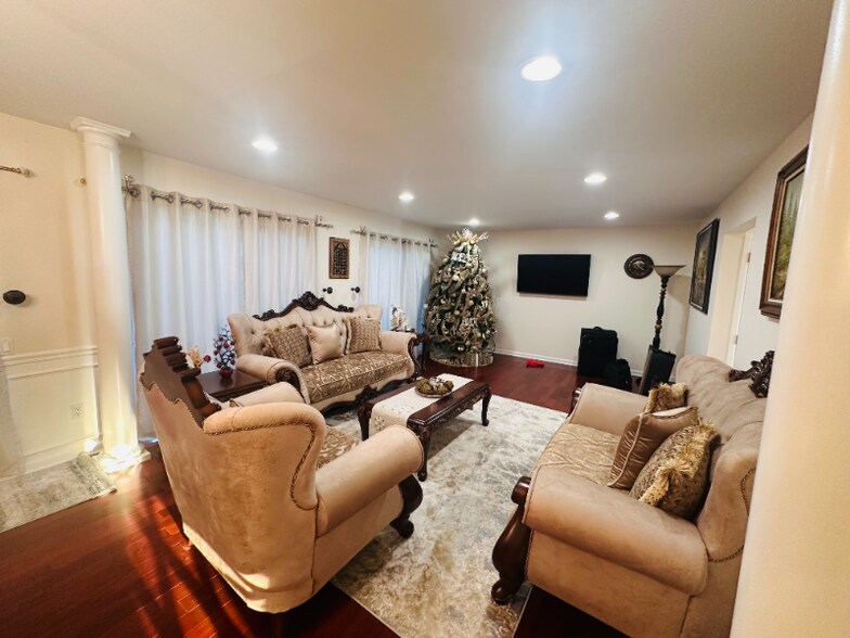 Building Photo - 5226 Cedarhurst Dr