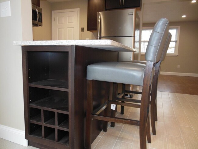 Building Photo - 84 Hooper Rd