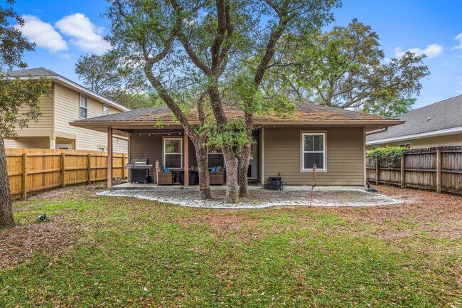 Building Photo - Modern Home in the Heart of Niceville!