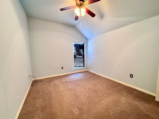 Building Photo - Charming 3-Bedroom Home with View in Moore...