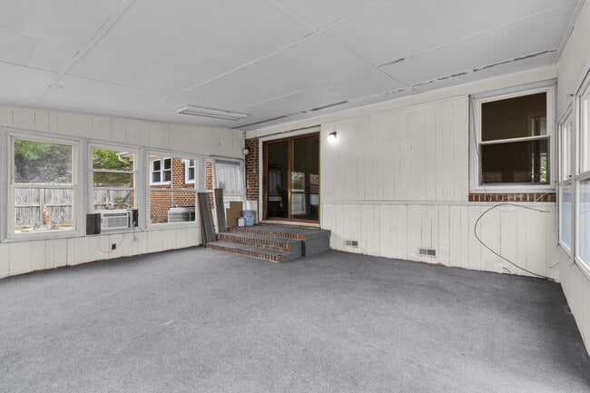 Building Photo - 207 N Nunn St