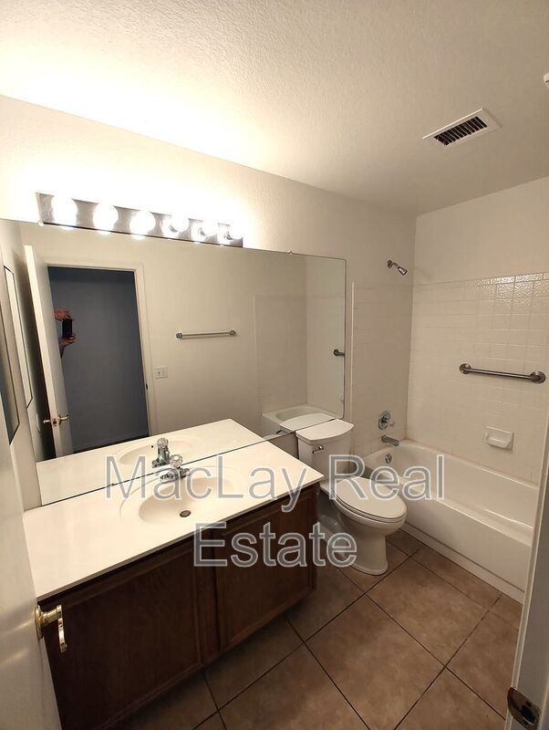 Building Photo - 510 W Sereno Dr