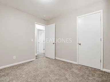 Building Photo - 912 Old Oak Dr