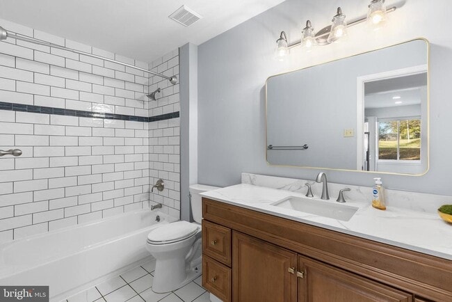 Building Photo - 106 Bernard Ct