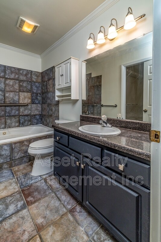 Building Photo - 1315 Lucy Way