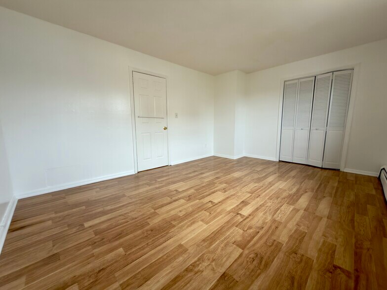 Building Photo - 215 Seaview Ave