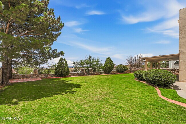 Building Photo - 825 Dulce Tierra Dr
