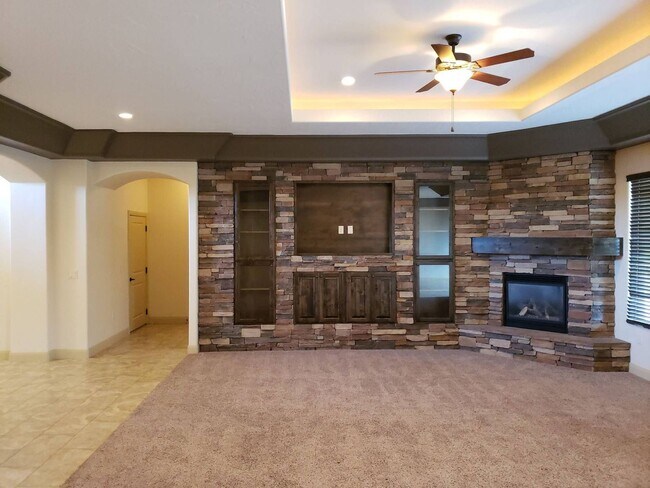 Building Photo - Home Near Sunbrook Golf Course - Dog Frien...