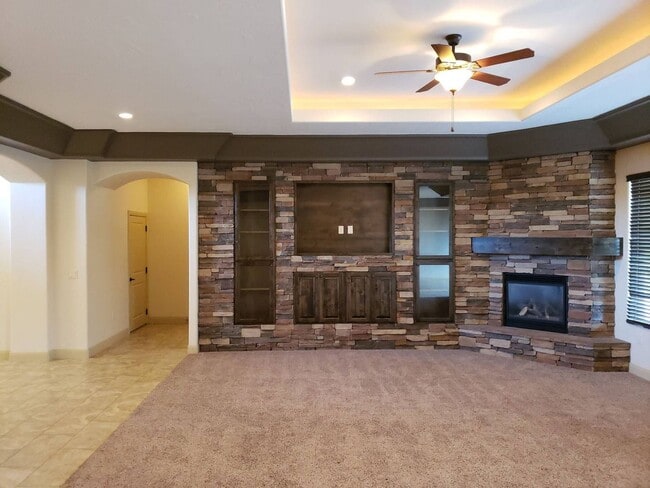 Building Photo - Home Near Sunbrook Golf Course - Dog Friendly