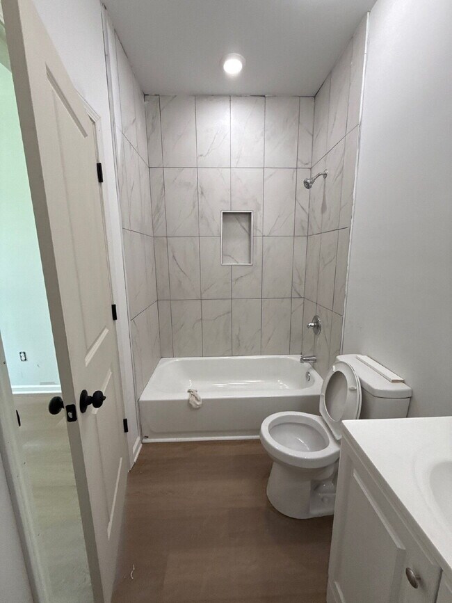 Building Photo - Fully Renovated Spacious 3BR in South Memphis – Section 8 Welcome