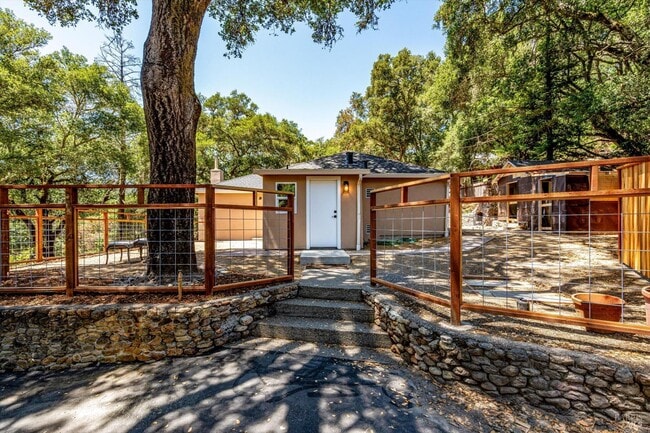 Building Photo - 9342 Chalk Hill Rd