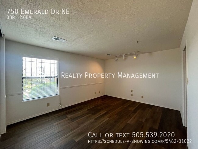 Building Photo - 750 Emerald Dr NE
