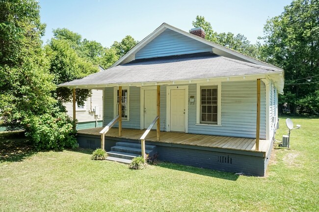 Primary Photo - 1325 Clark St