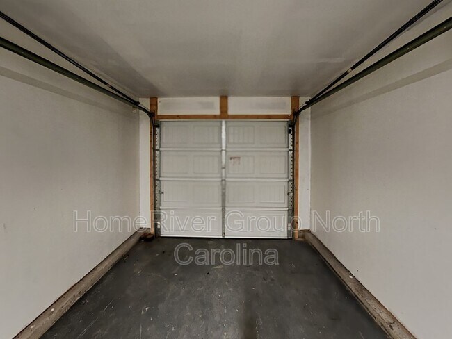 Building Photo - 3028 Desmond Woods Dr
