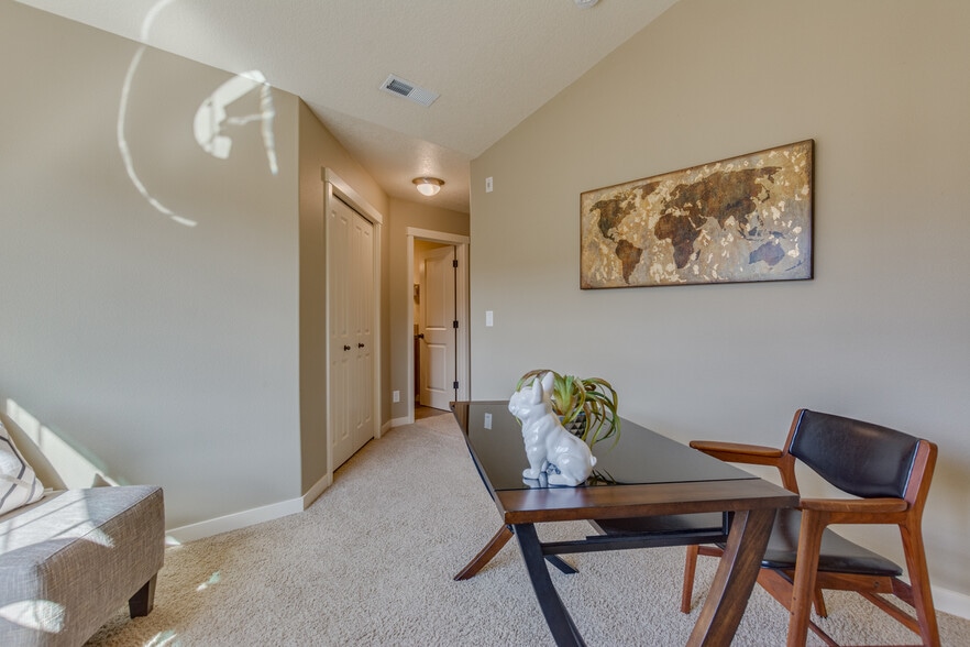 Building Photo - 8077 NE Miriam Way