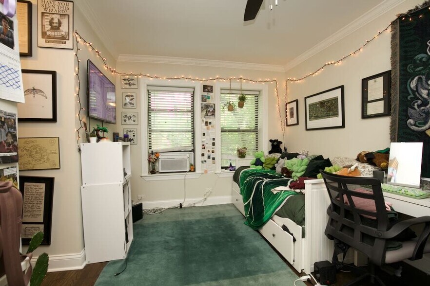 Building Photo - 1056 W Lill Ave