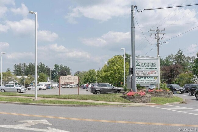 Building Photo - 1701 Cherry Hill Dr