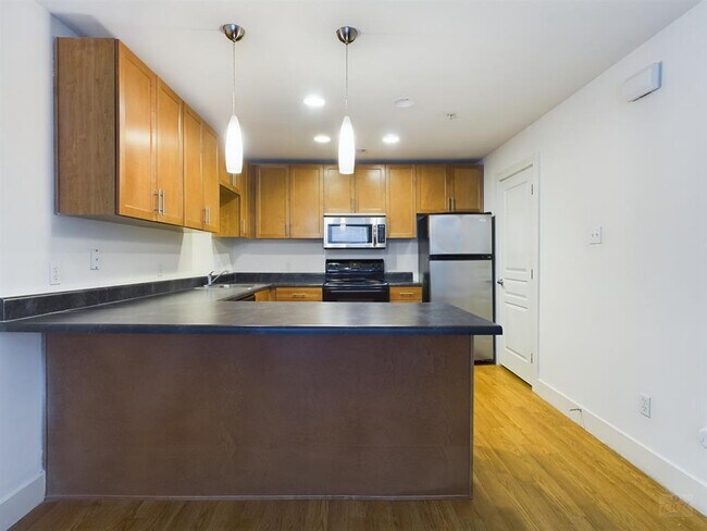 Building Photo - 711 W 32nd St