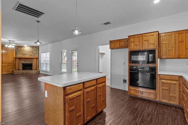 Building Photo - 6814 Silver Lake Dr