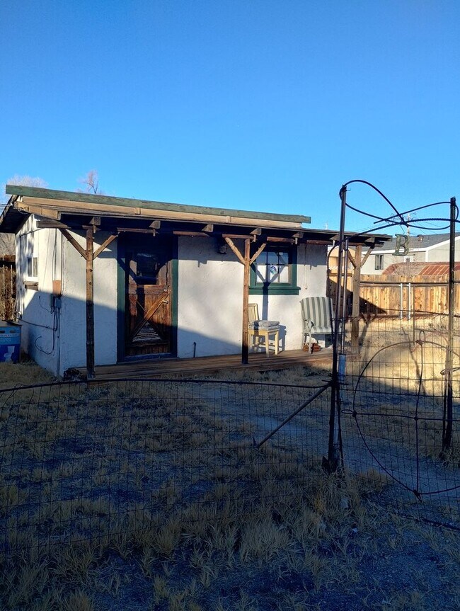 Building Photo - Cozy Studio Cabin with fenced yard.