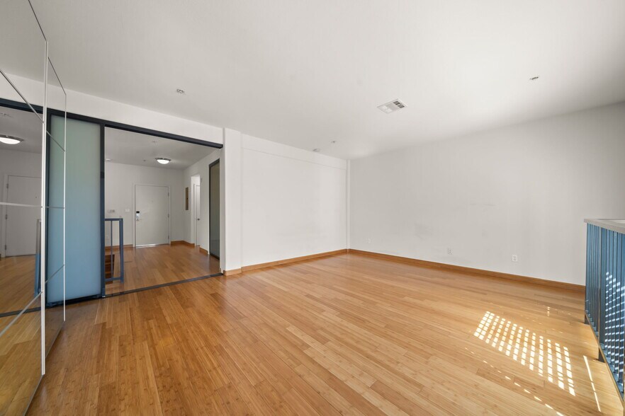 Building Photo - 360 W Ave 26 Ave