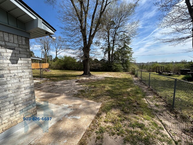 Building Photo - 1025 Crestview Dr S