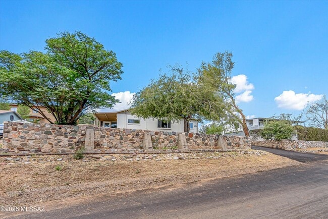Building Photo - 730 N Robles Rd