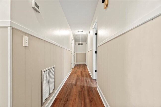 Building Photo - 511 Arbor Dr