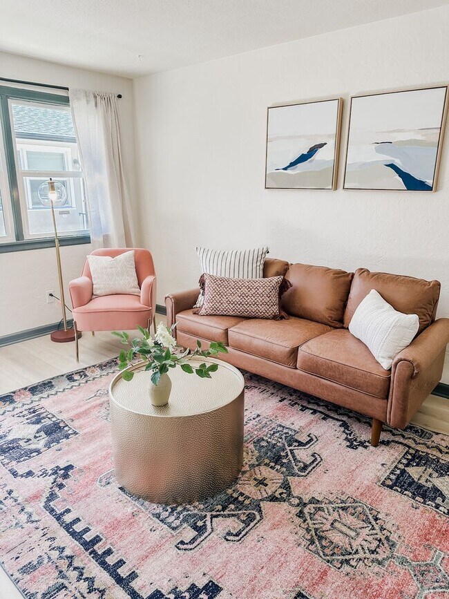 Building Photo - Newly remodeled three bedroom apartment