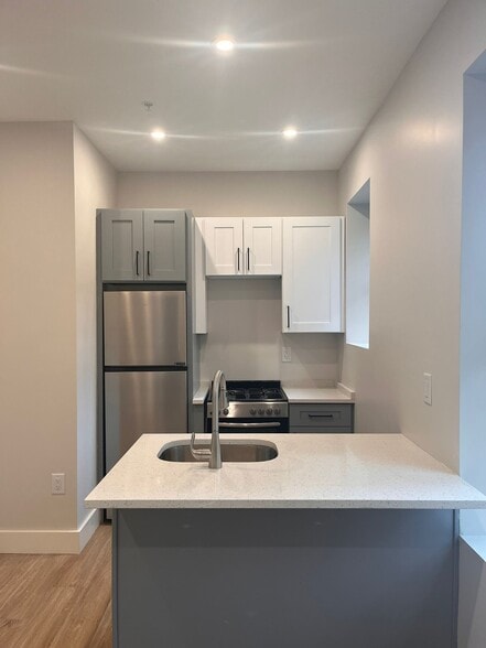 Primary Photo - 269 Martin Luther King Jr Dr