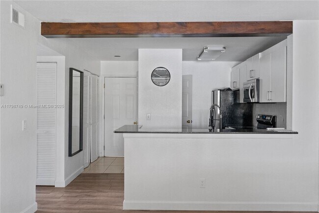 Building Photo - 1725 Palm Cove Blvd