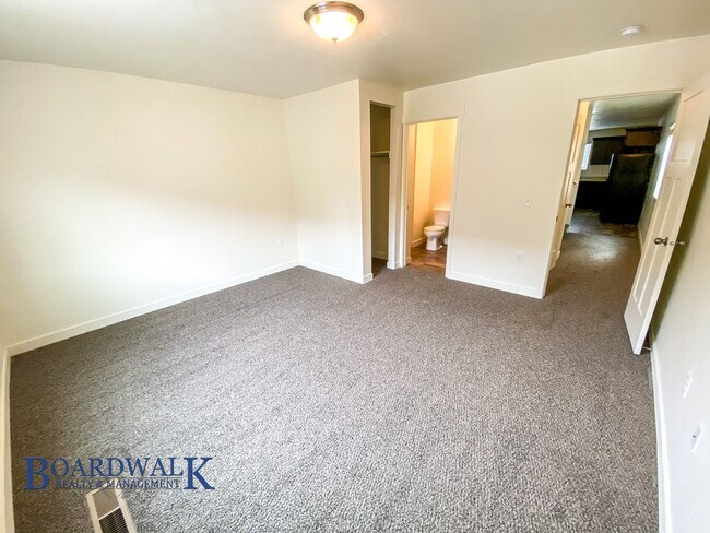 Building Photo - Stunning 3 Bed Townhome in Herriman