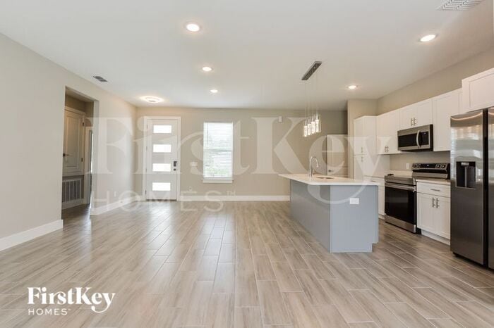 Building Photo - 330 Athabasca Pl
