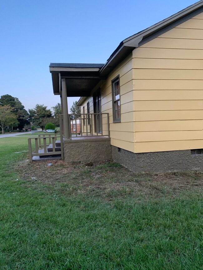 Building Photo - 522 James St