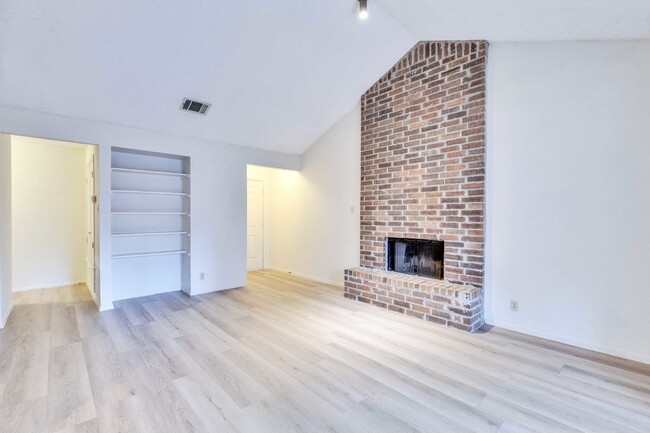 Building Photo - Upstairs Two Bedroom Unit in Fourplex with...