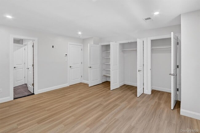 Building Photo - 62 Manor Pl