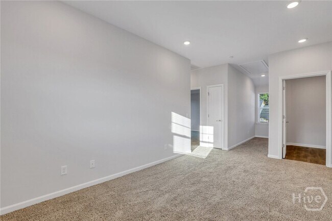 Building Photo - 10 Ashmont St