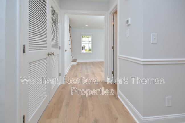 Building Photo - 210 Bridgefield Pl
