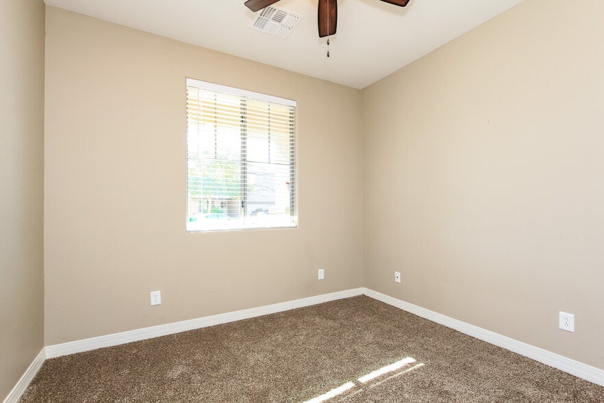 Building Photo - 2534 W Beverly Rd.