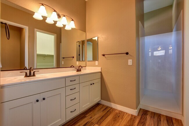 Building Photo - 3+den, 2 bath home for rent in Granville