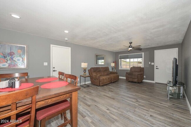 Building Photo - 13052 N 40th Pl