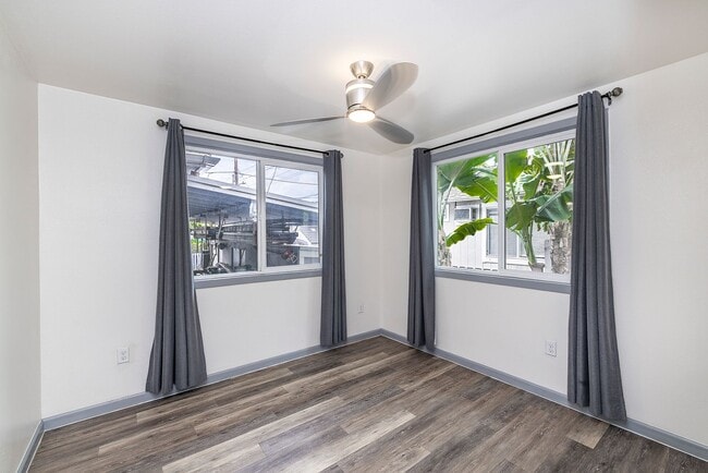 Building Photo - Nanakuli - across BEACH 2/1/1pkg $2,200/mo...